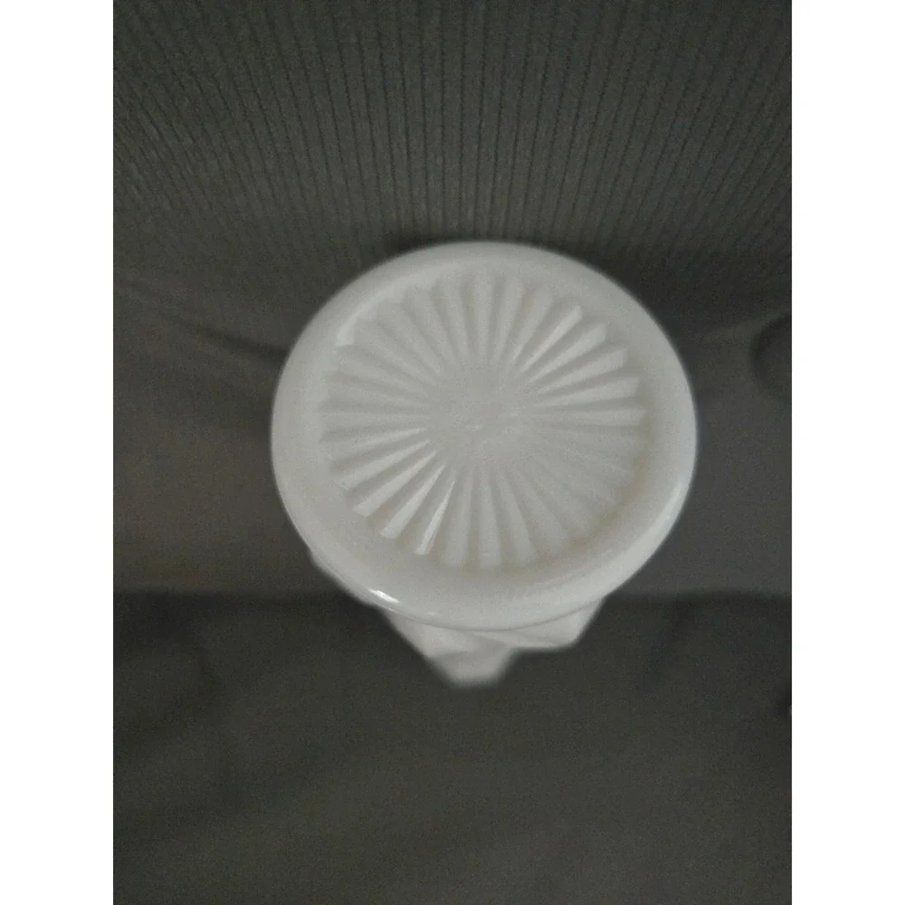 Vintage Hoosier Milk‎ Glass 9 Inch Vase Starburst Pattern